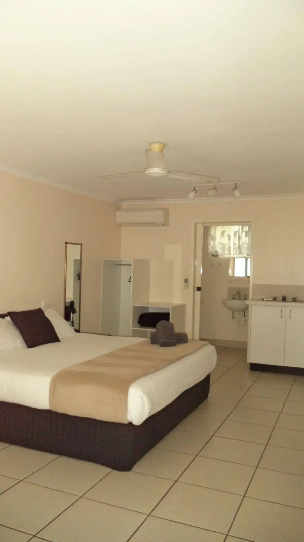 Tin Can Bay Motel