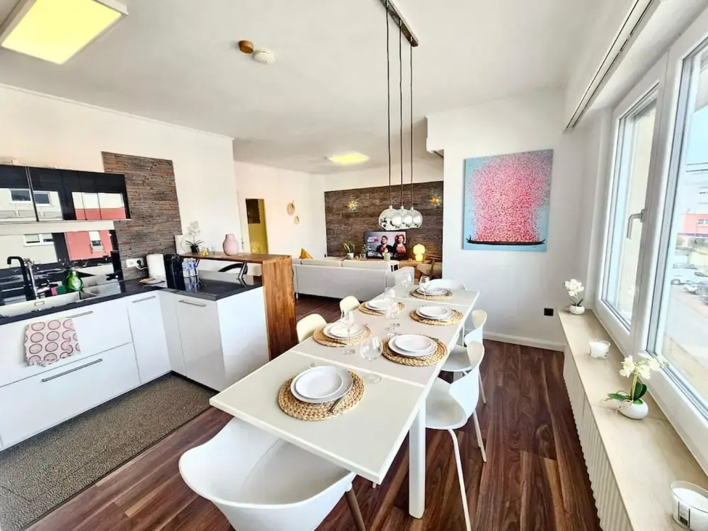 Charming 3 bedrooms with a cozy terrace