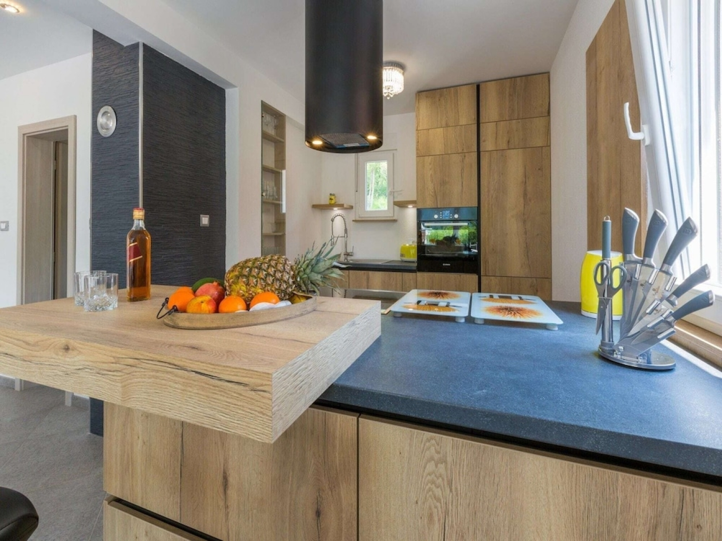 Modern Holiday Home With Private Pool and Mountain View