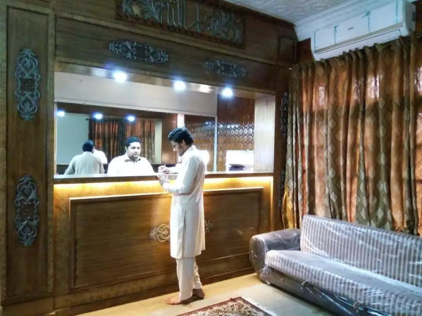 Shahi Palace Guest House