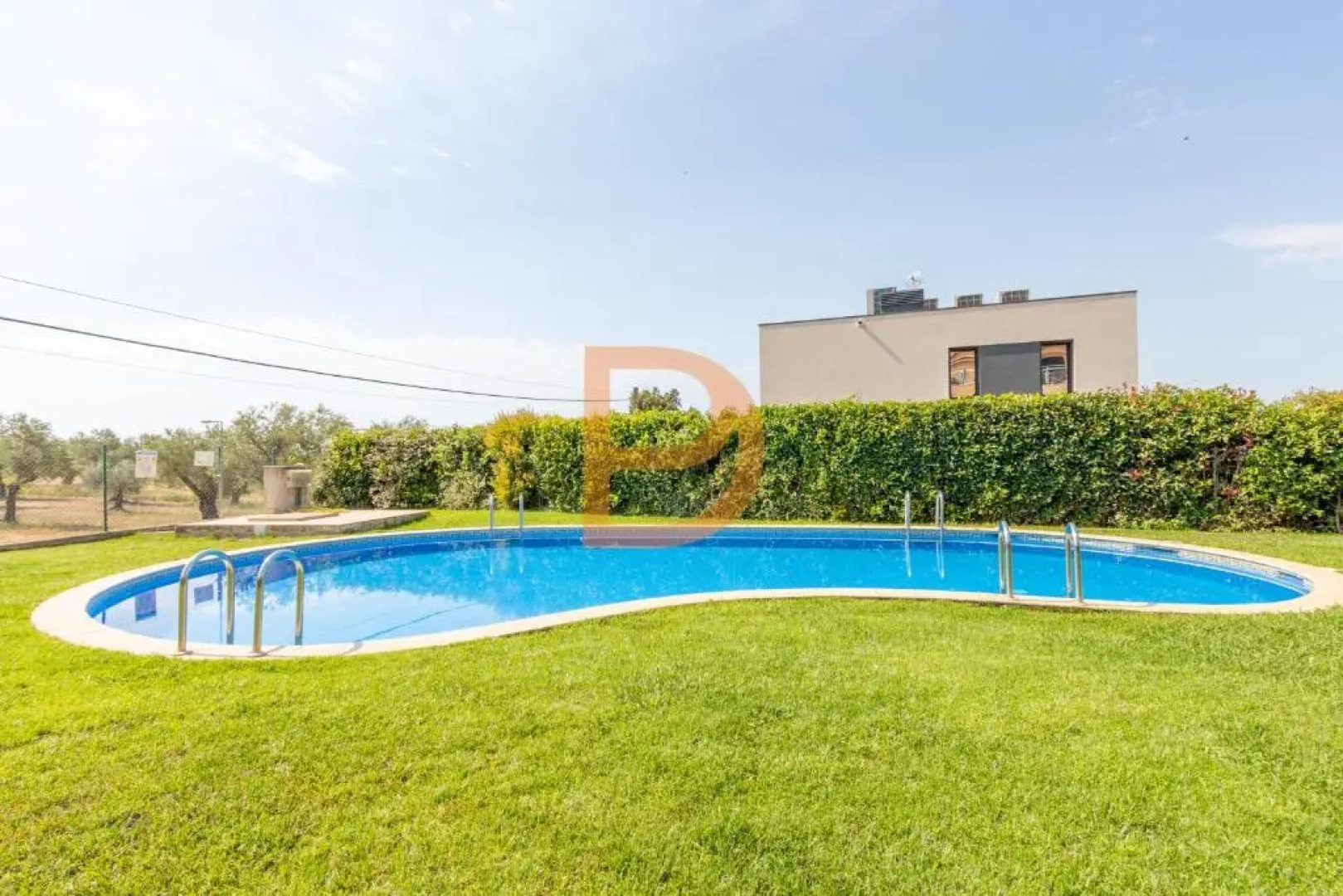 Beautiful apartment for 6 people with pool, parking and wifi - 10 minutes from the beach