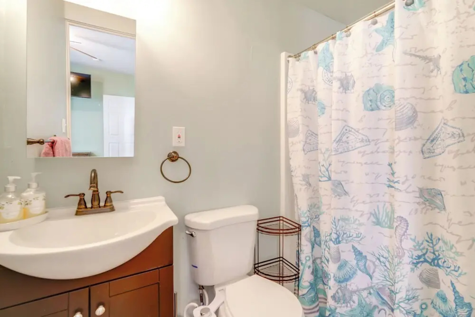 Walk to Ventnor Beach & Boardwalk: Coastal Gem