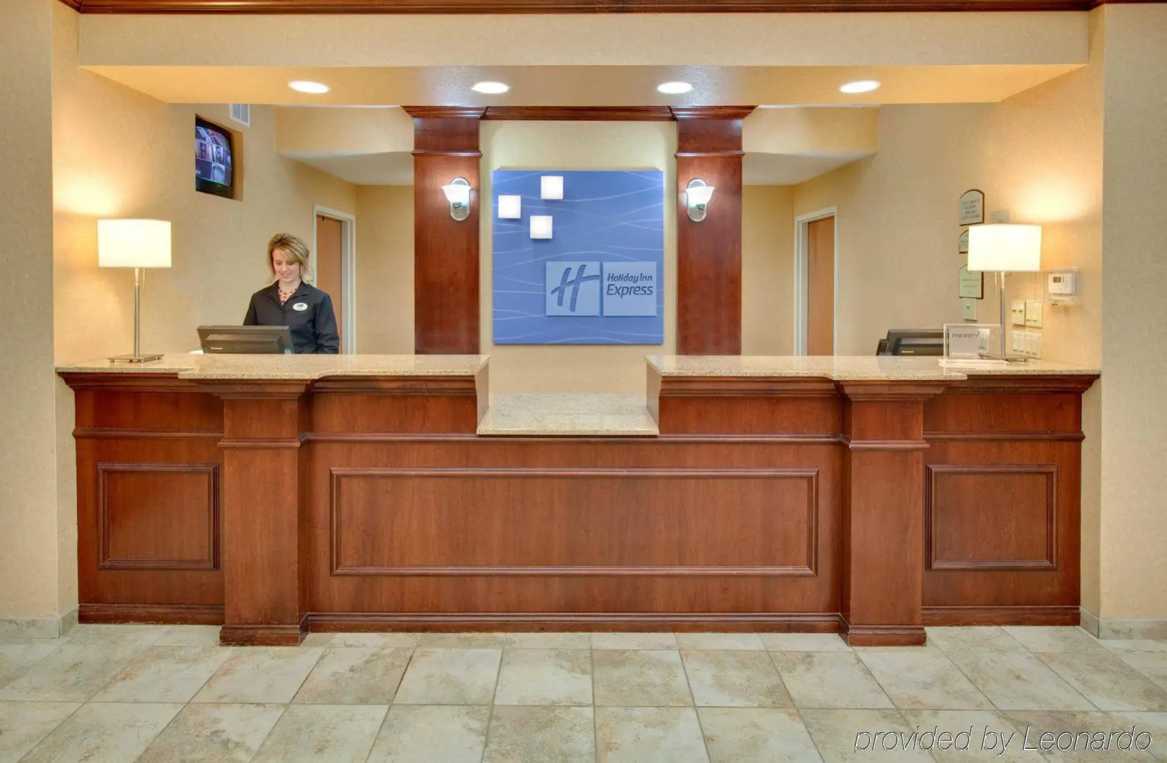 Holiday Inn Express Hotel & Suites Bismarck by IHG