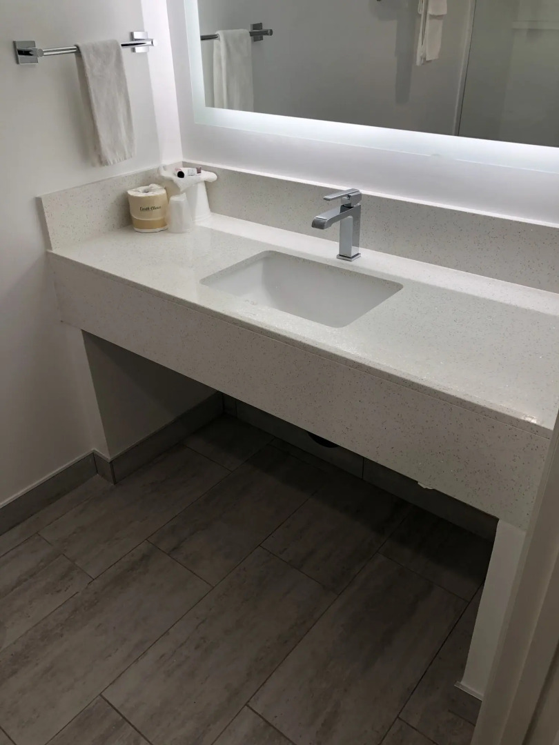 Travelodge Inn & Suites by Wyndham West Covina