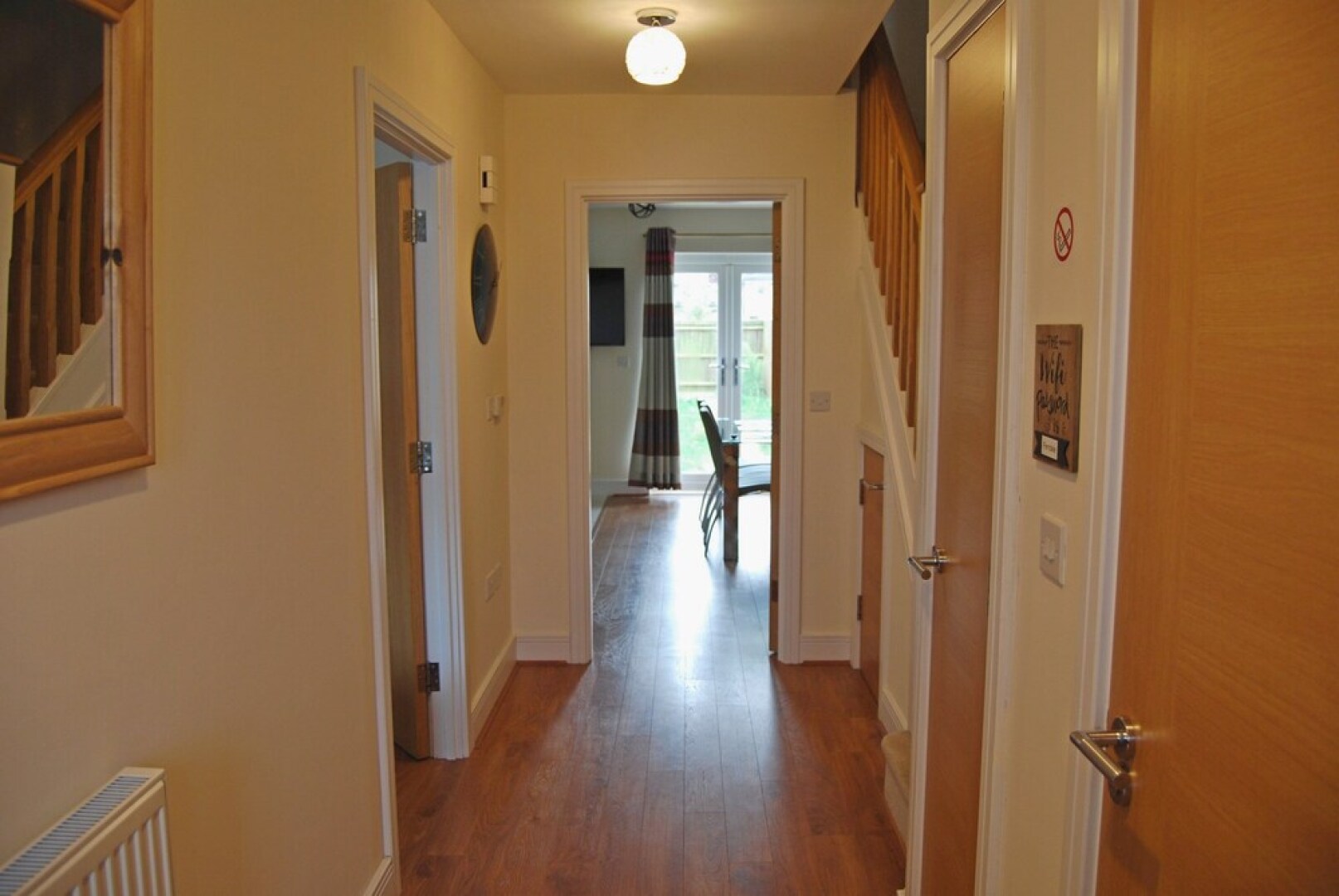 London Heathrow Living Serviced House 4 Bedrooms, 2.5 Bathrooms Up to 9 Beds