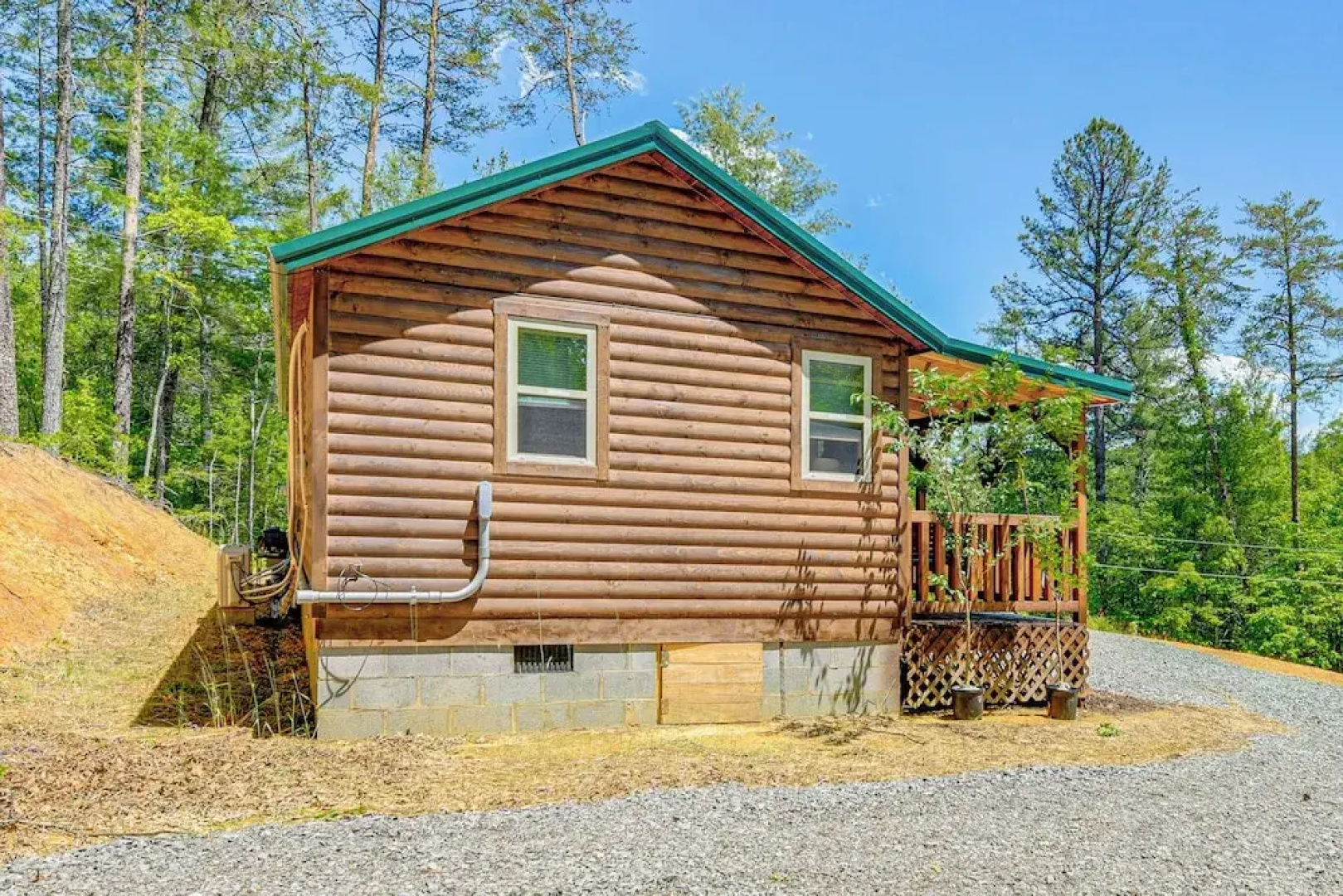 11 Mi to Smoky Mtns: Dog-friendly Sevierville Home