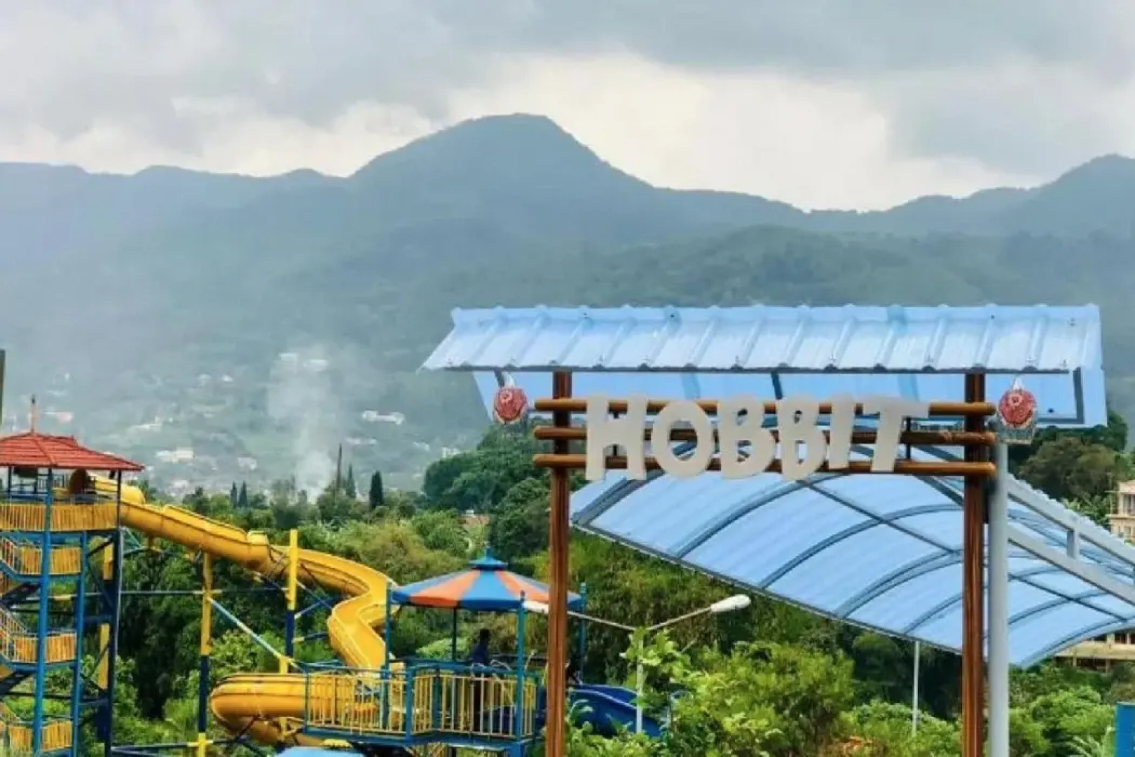 Seruni Hotel Hobbit House