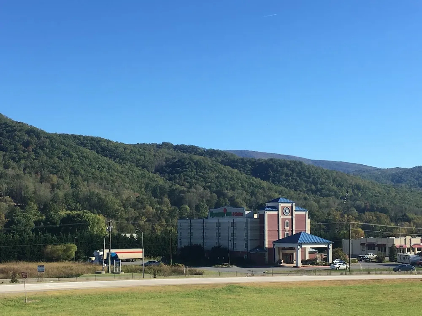 Mountain Inn & Suites - Erwin / I-26 at Exit 40