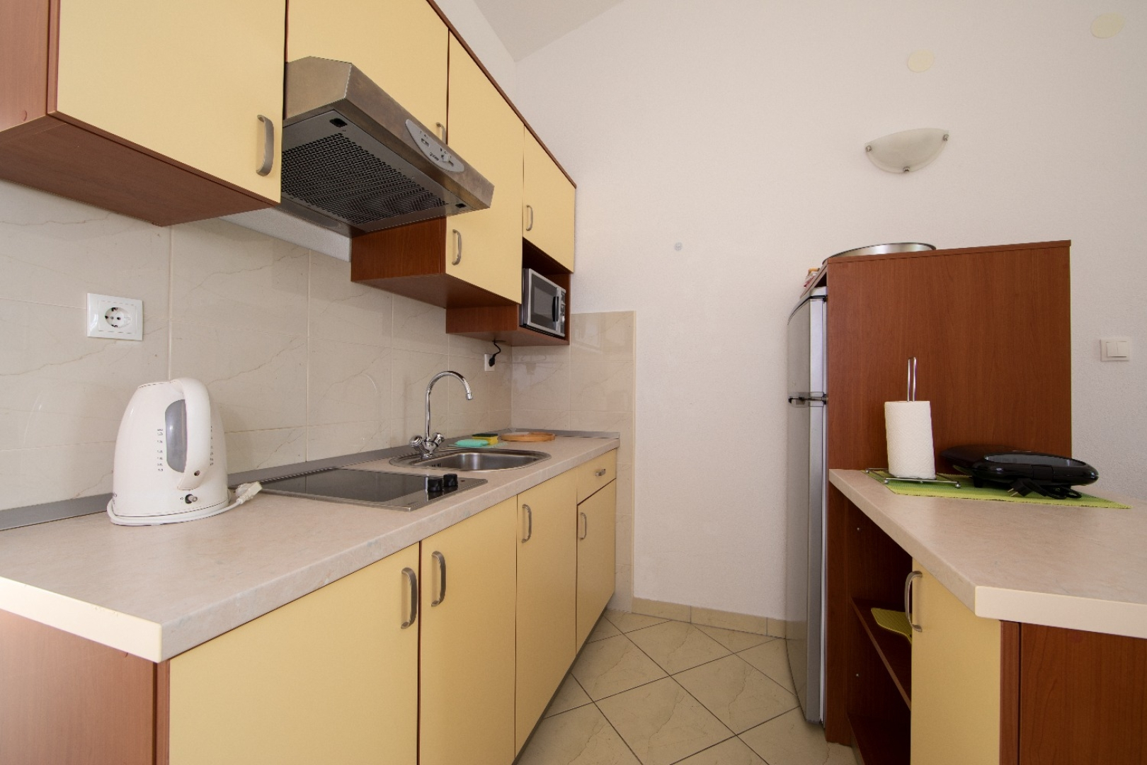 Apartment Ruzica - with sea view: A3 - zuti Igrane, Riviera Makarska