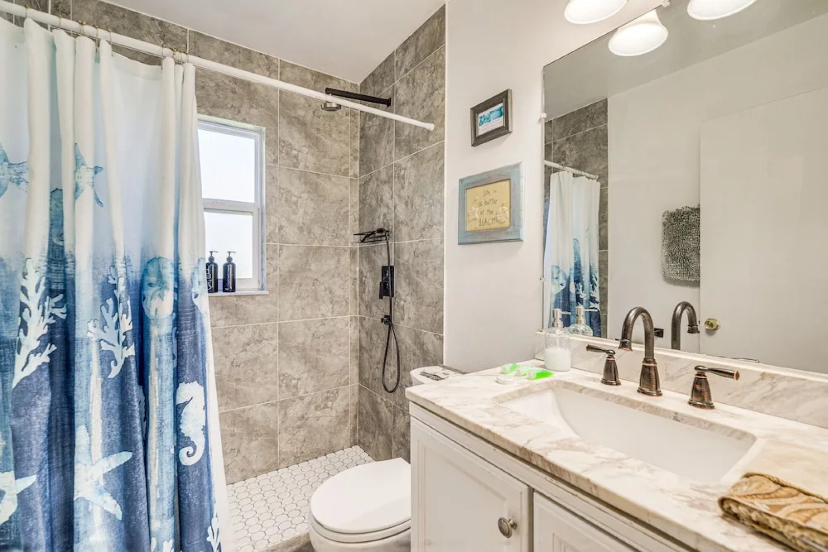 Spring Hill Home - 3 Mi to Weeki Wachee Springs!