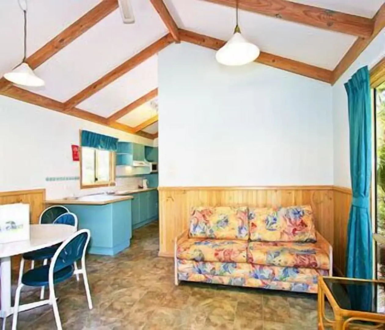 Gateway Lifestyle Lorikeet