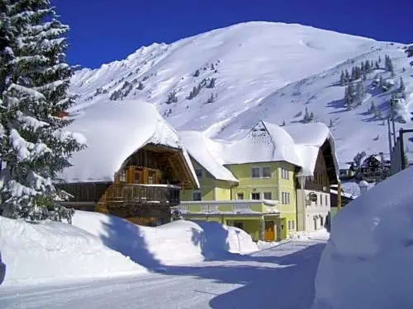 Familien und Jugendhotel Gstemmerblick