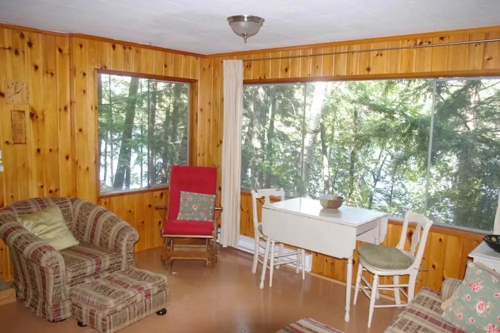 Westview~Beautiful 3 bedroom 1 bath cottage on Lake Rosseau
