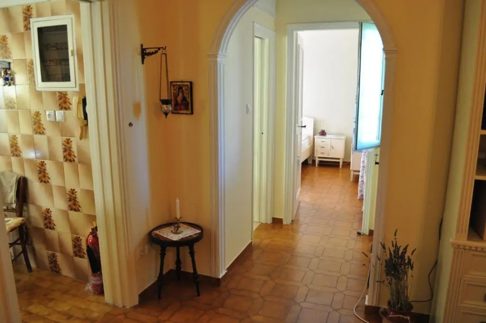 Κέντρο Αίγινα ήσυχη κατοικία90τμ δίπλα στη θάλασσα