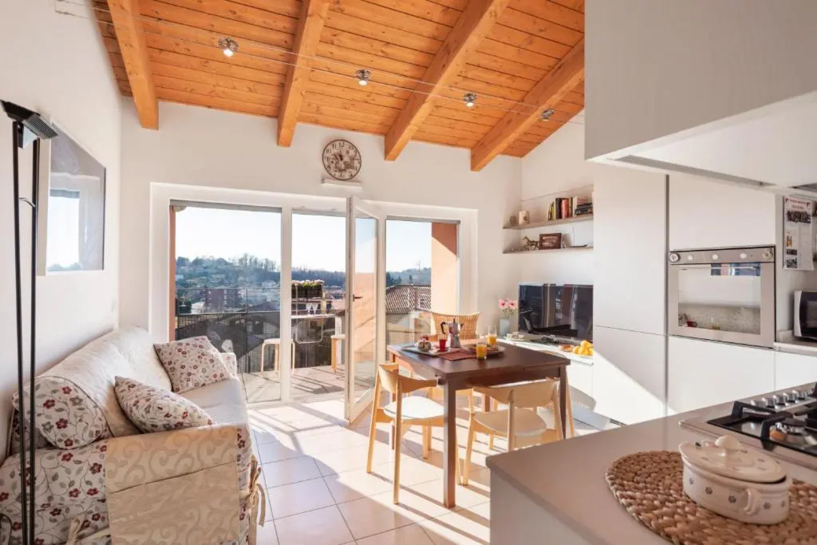 Bright Apartment Como Cavallasca