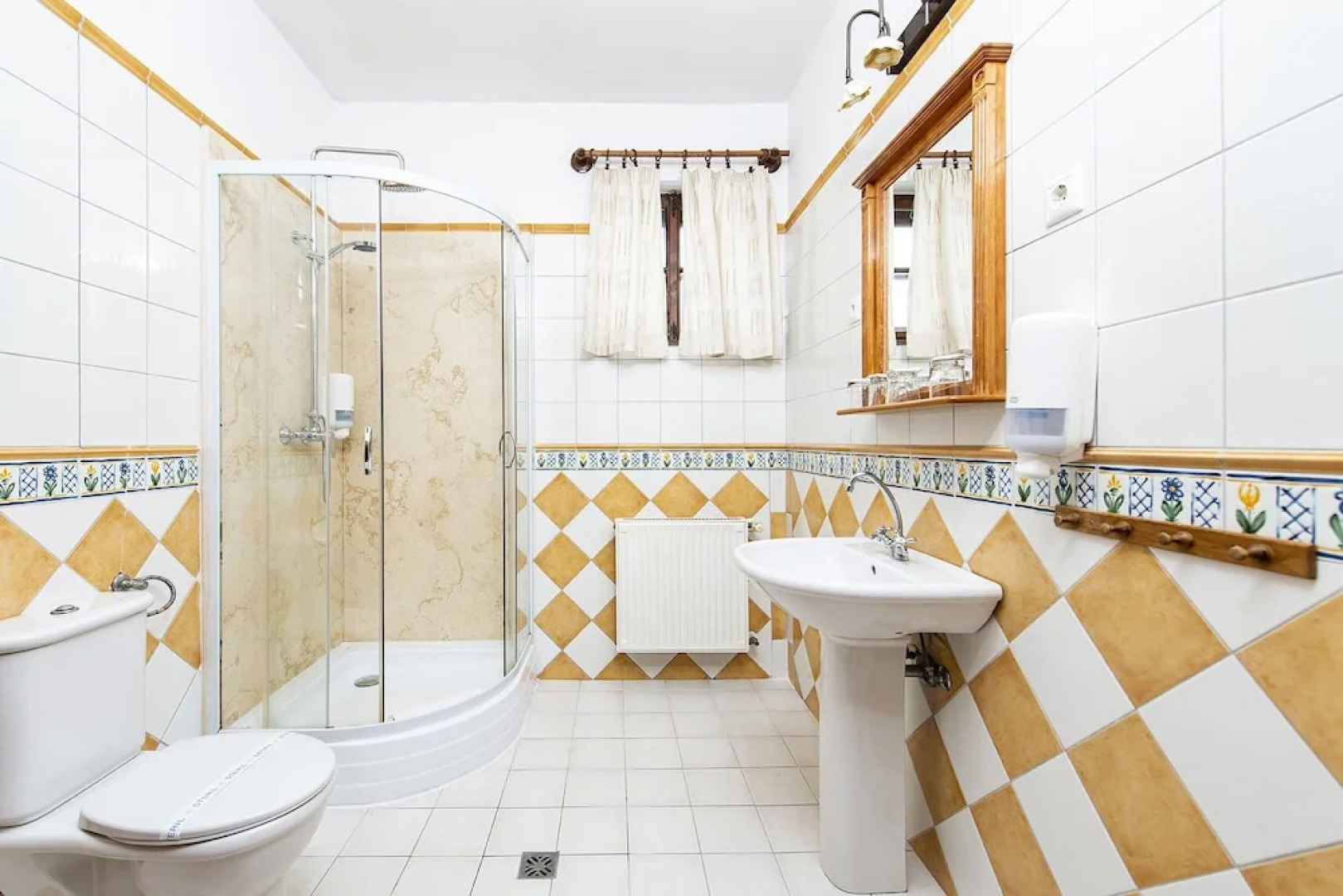 Gastland M1 Hotel & Conference Center