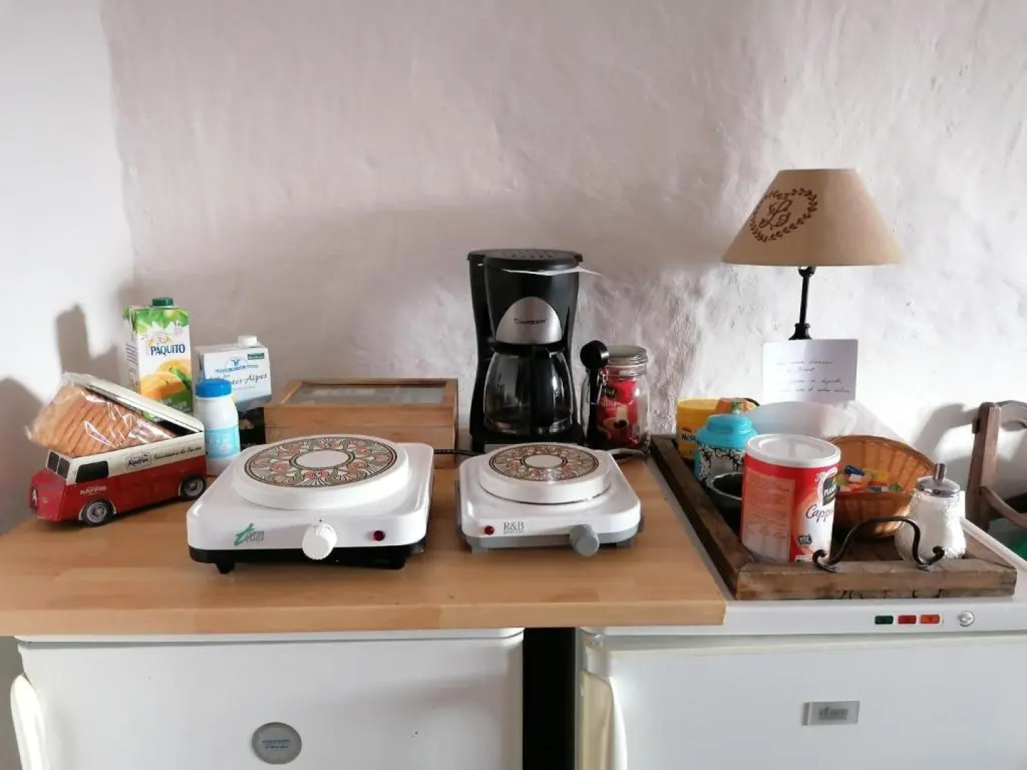 Chambre et pièce à vivre indépendantes