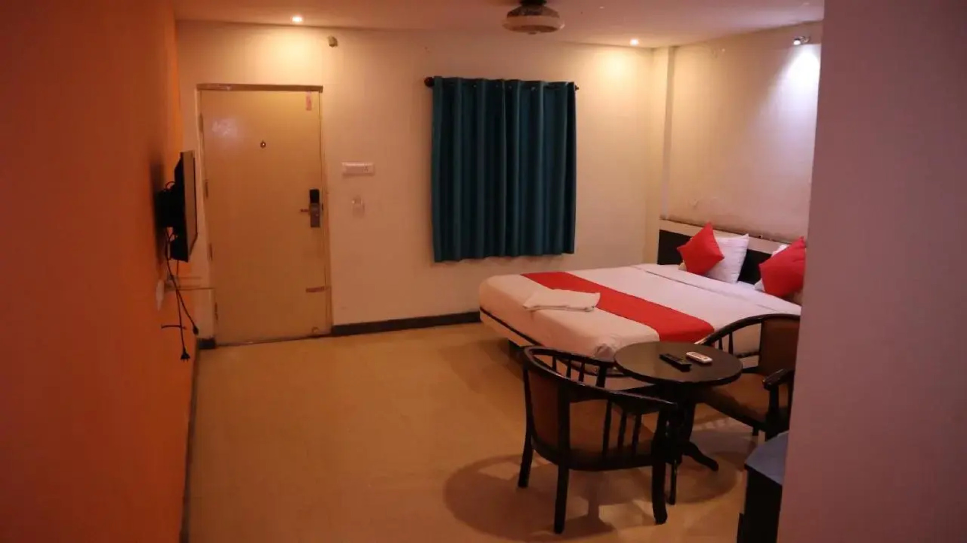 Smile Stay Bee Hive Grand