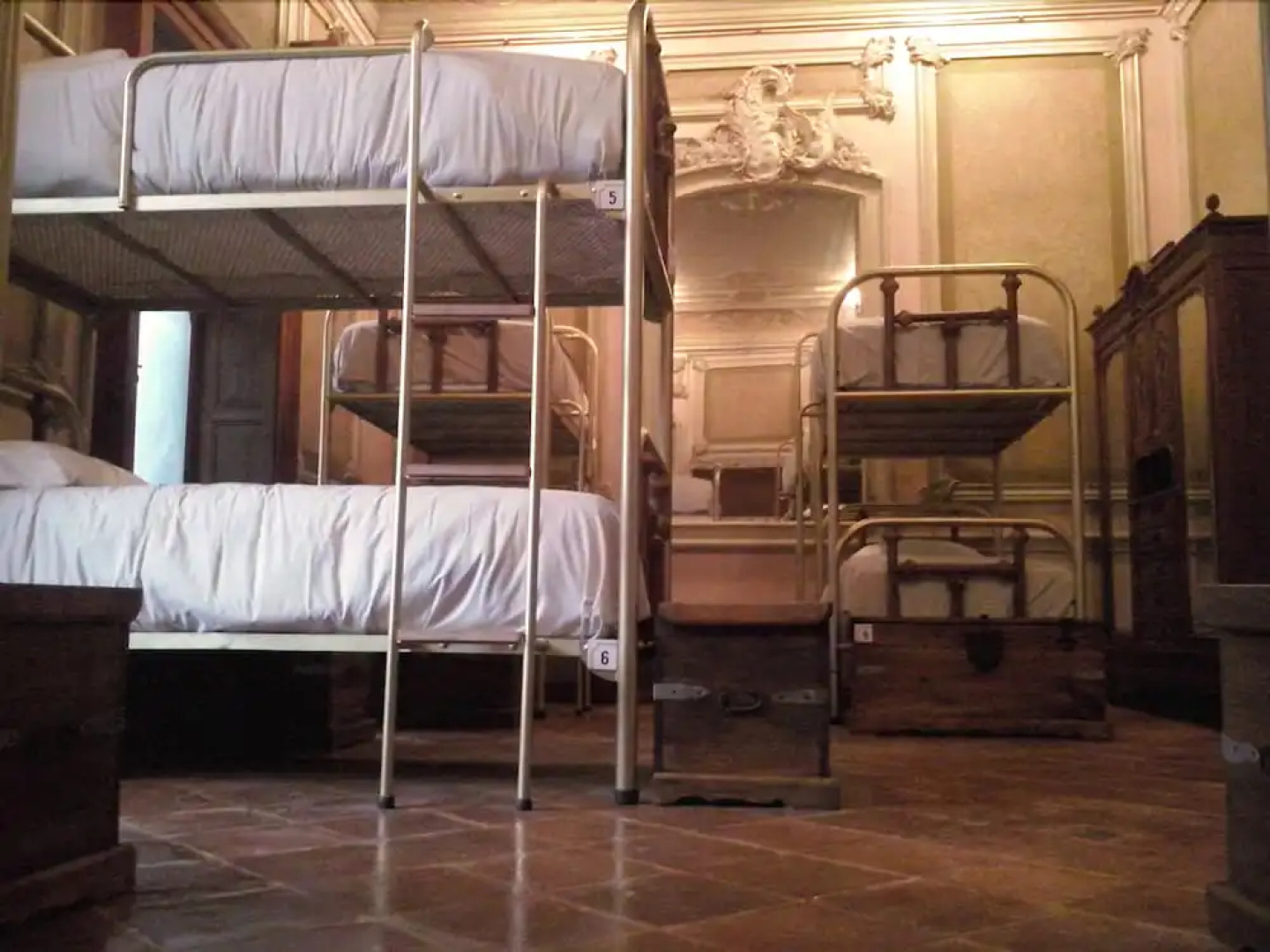 Leonora Hostal - Hostel