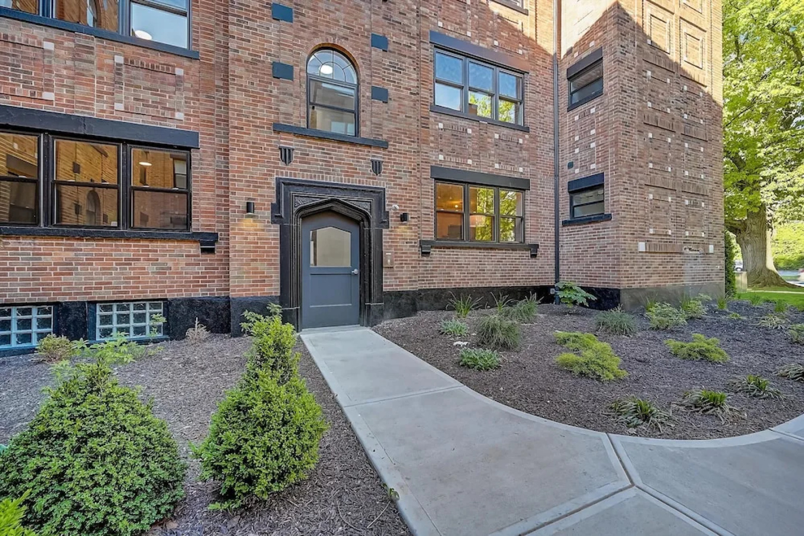 FRONTDESK 2622 Victory Pkwy Apts Cincinnati