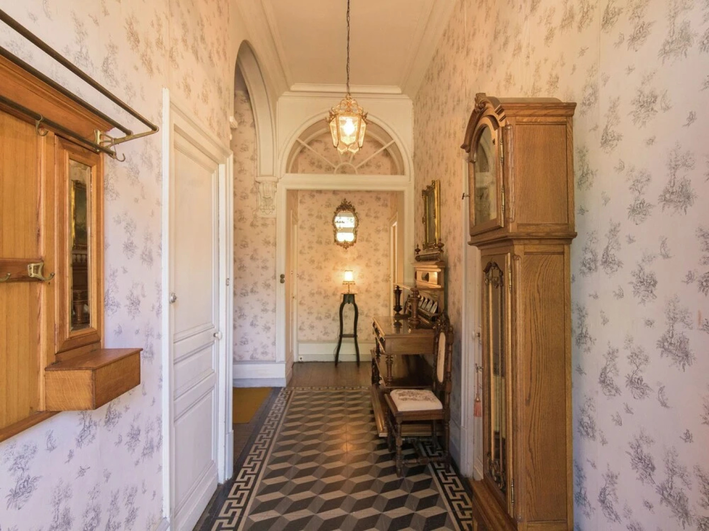 Charming Mansion in Brouchaud With Swimming Pool