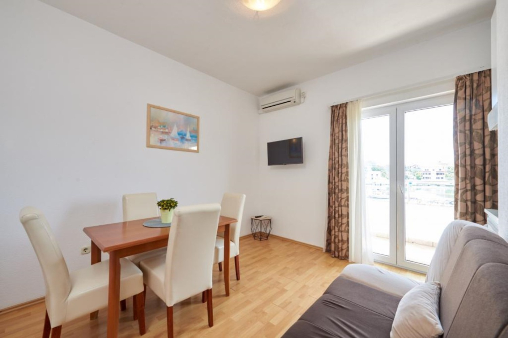 Apartment Mare - 30 m from pebble beach: A3 Seget Vranjica, Riviera Trogir