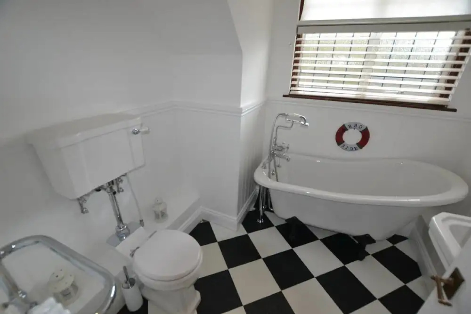 Cherry Blossom / 2-bed Home on Osea Island, Essex