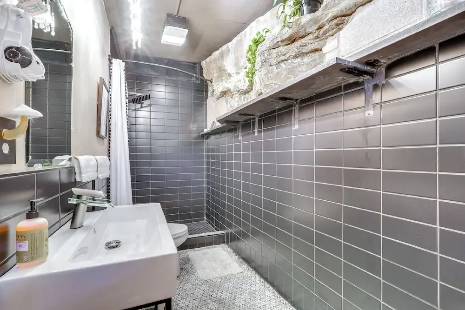 Grill & Rooftop Deck: Cozy Hideaway in Garfield