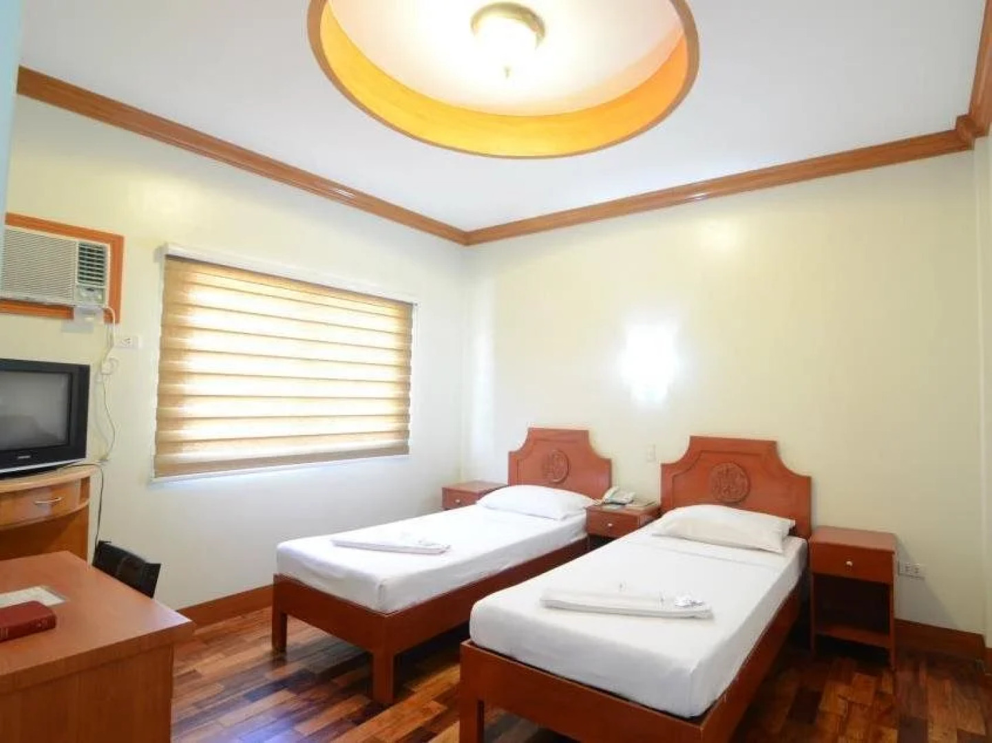 RedDoorz Premium @ Nick Hotel Gerona Tarlac