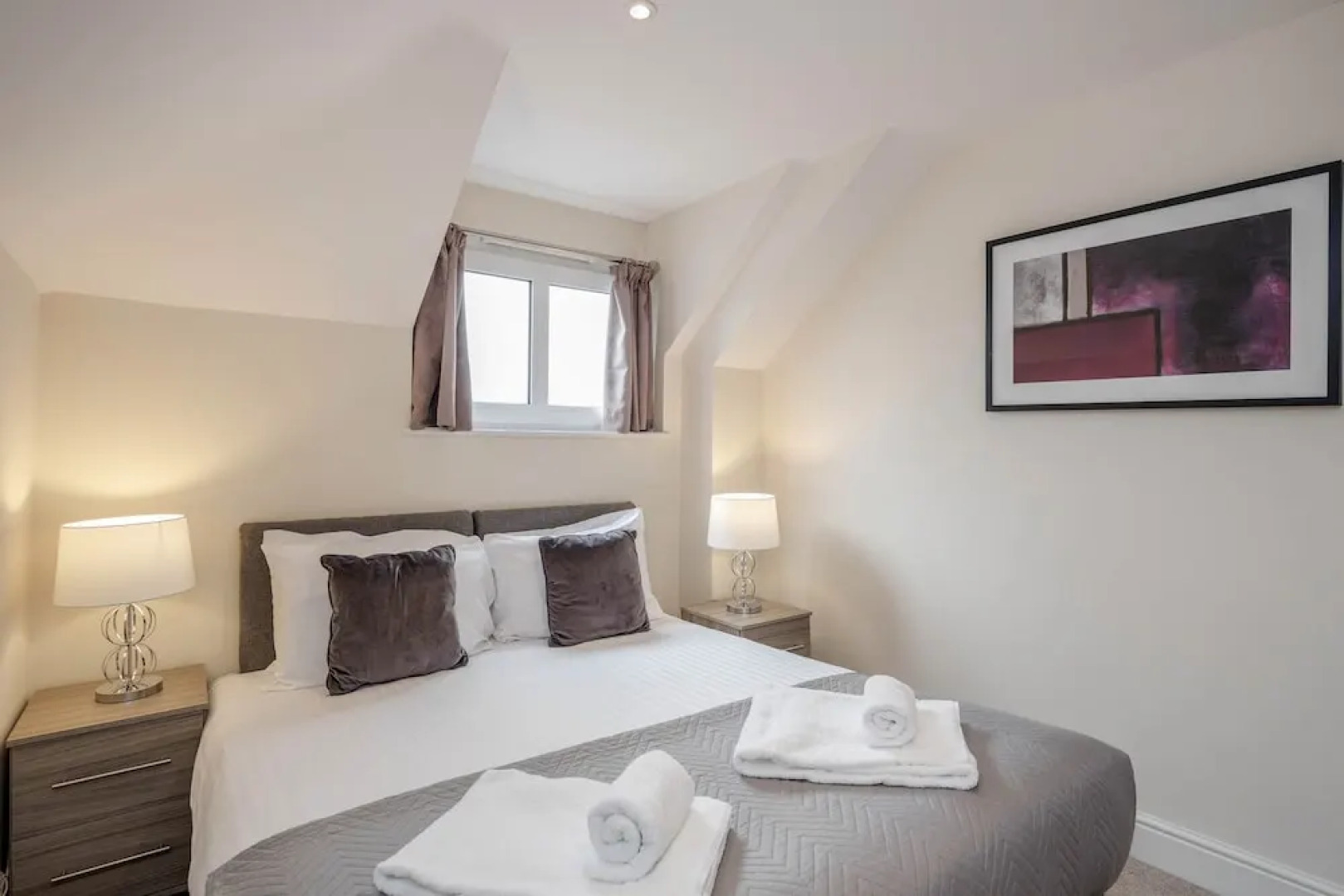 Luxury 1 Bedroom Apartment with Parking