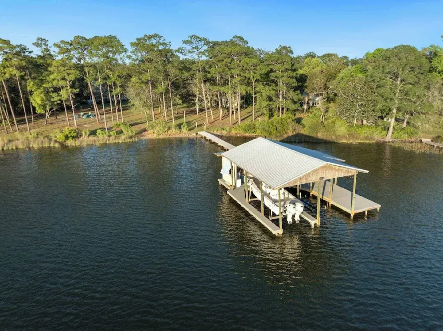 Secluded Waterfront Retreat for 23 Dock, Pets OK
