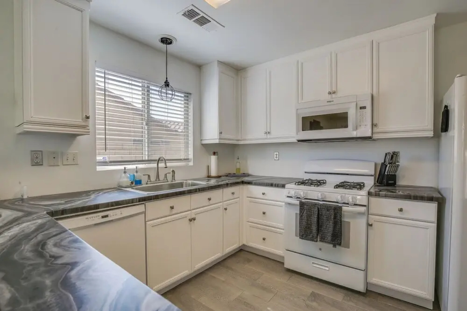 Patio, Fire Pit: Family-friendly Coachella Home!