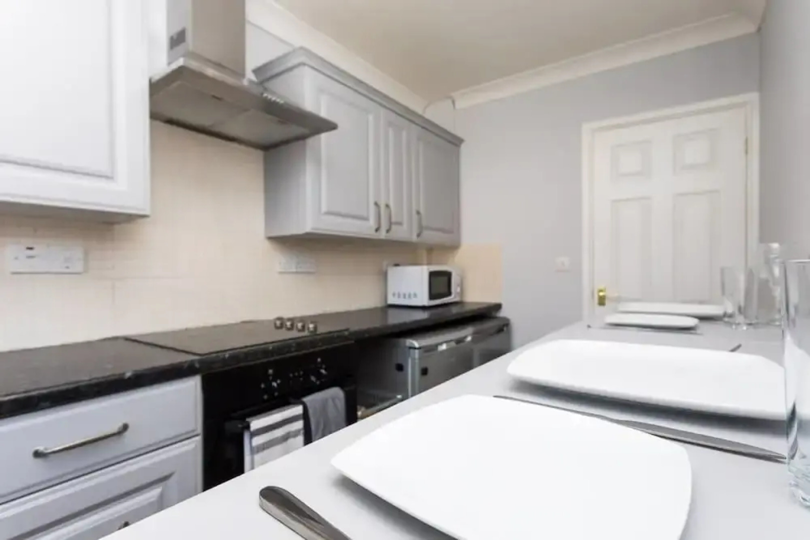 Queens 1 bed Apartment, Close to Town Centre