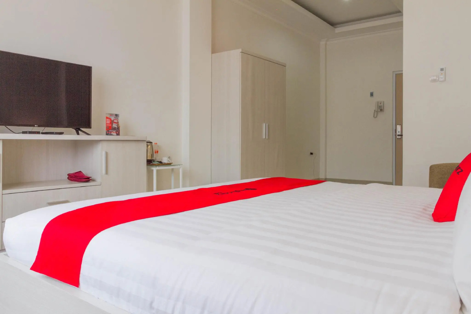 RedDoorz Plus near Jatinangor Town Square 2