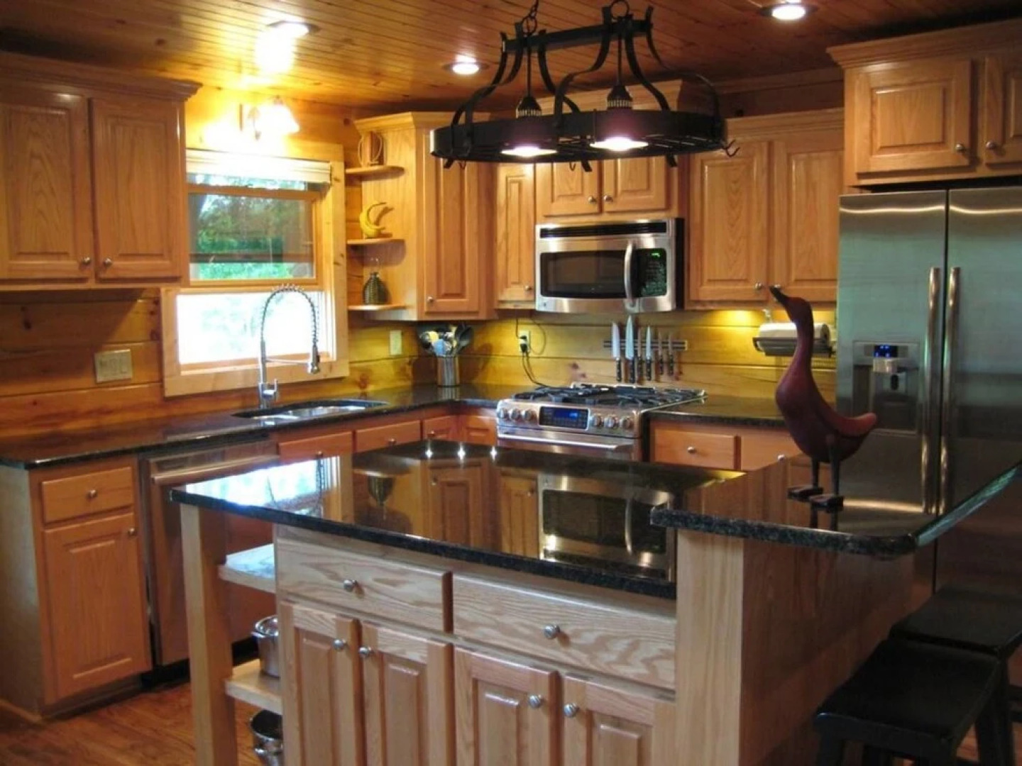 Whipkins Cove Beautiful 3 Bd Lakefront Getaway