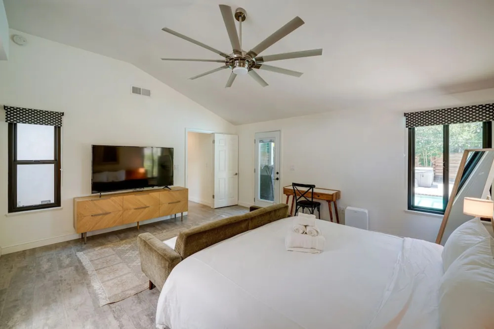 Bakersfield Oasis: Private Pool, Hot Tub & Patio!