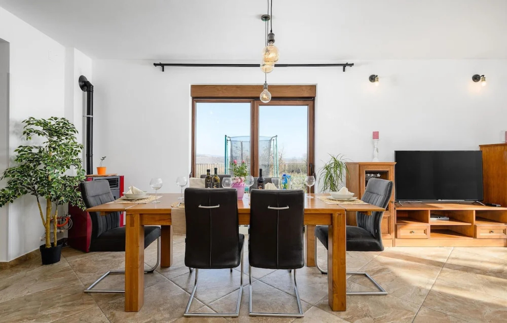 Amazing Home in Nova Vas With Wifi, 4 Bedrooms and Outdoor Swimming Pool