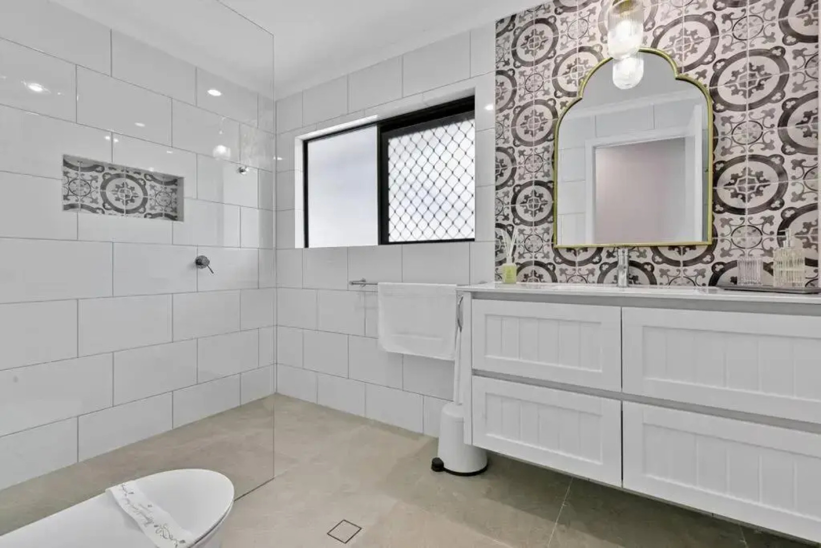 Yarabin - Luxury 6 Bedroom Home With Ocean Views