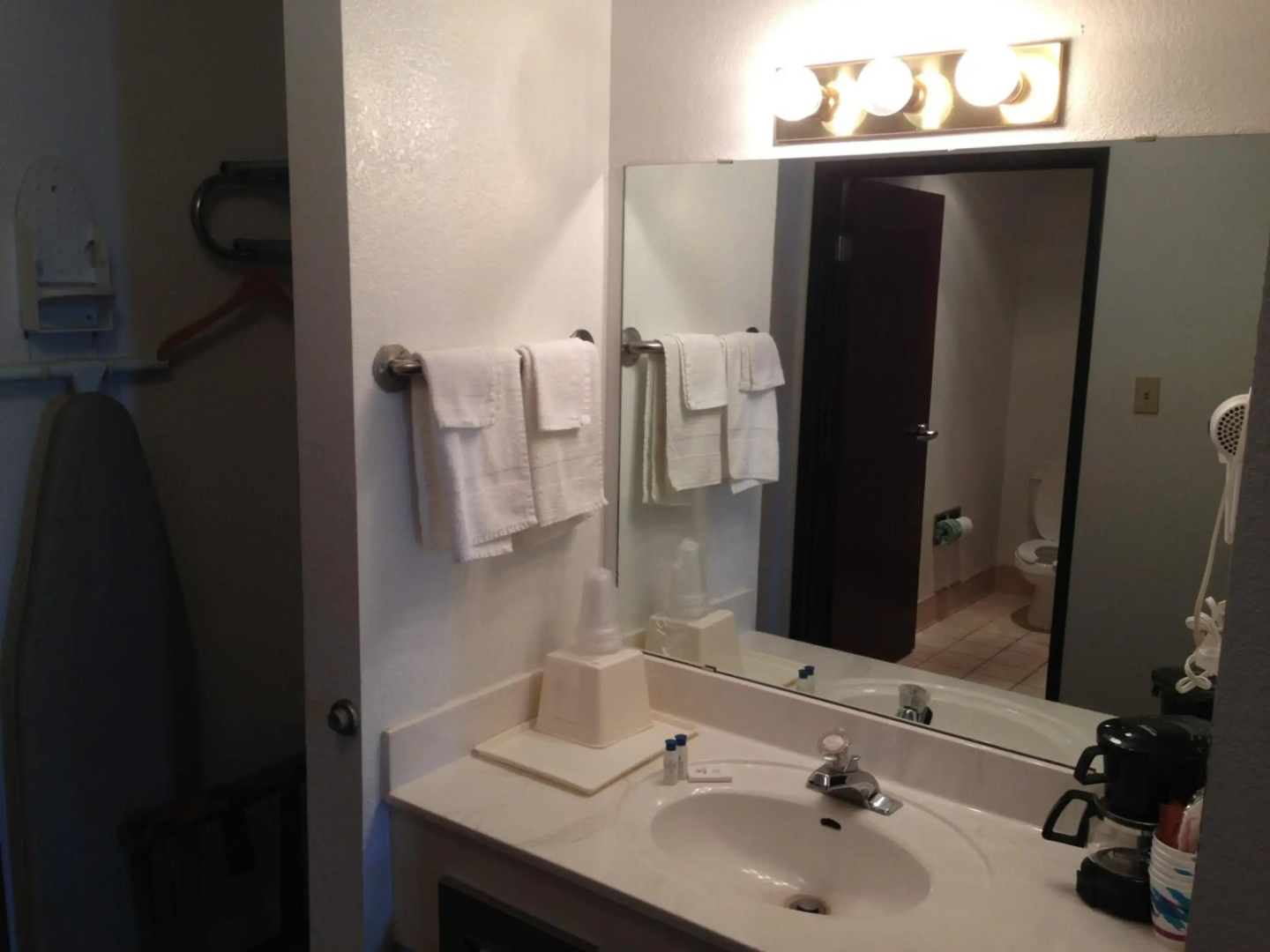 Brentwood Inn & Suites