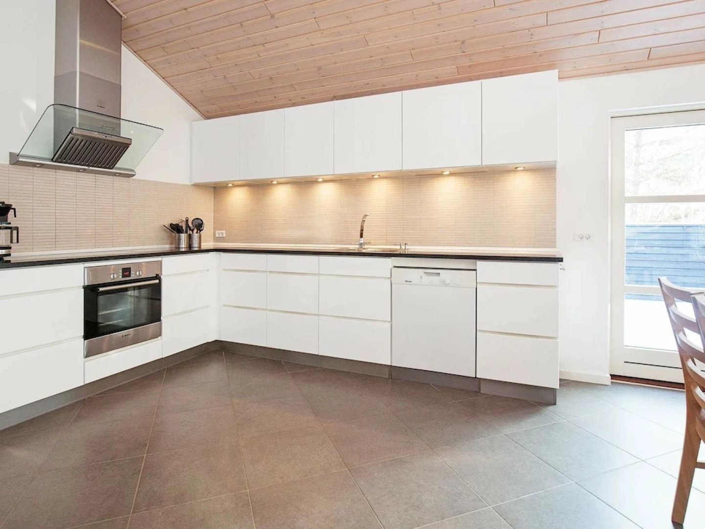 Modern Holiday Home in Zealand with Hot Tub