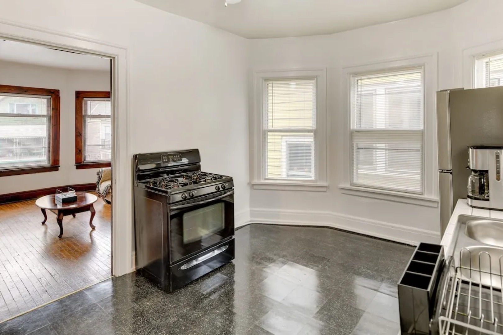 Charming Buffalo Apartment: 2 Mi to Downtown