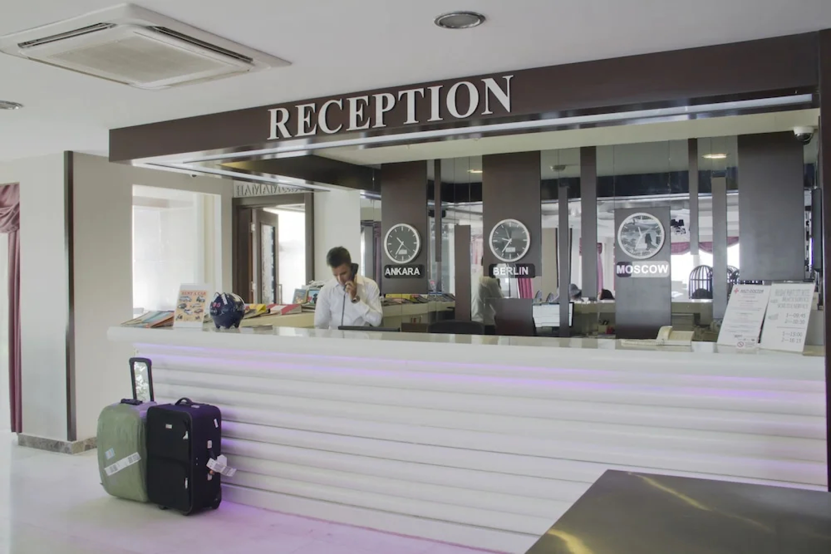 Adella Side Hotel