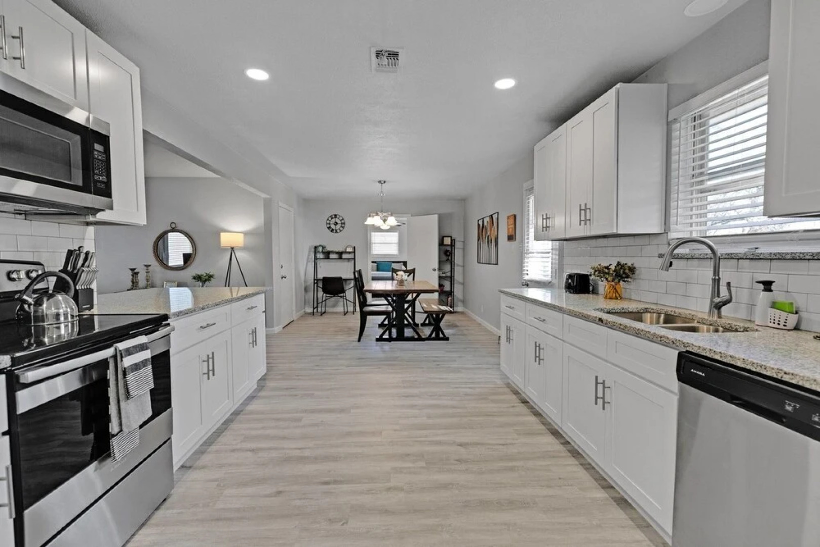 Beautiful Pet Friendly Home In Central Location! 4 Bedroom Home by Redawning