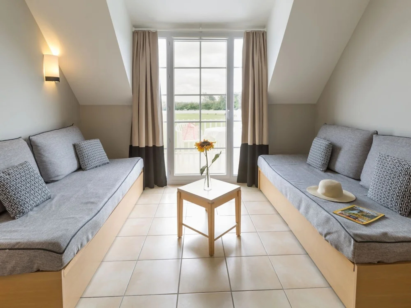 Modern Apartment With Buth tub Near the Historic Omaha Beach