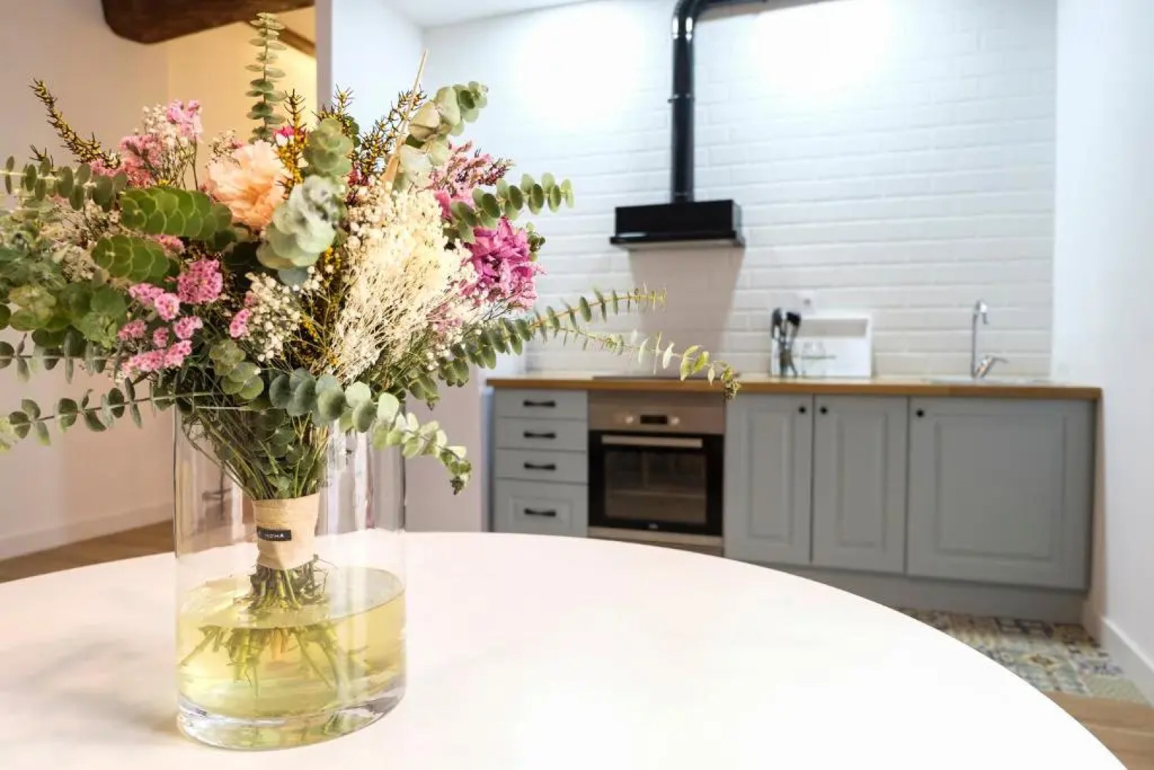 LA MOMA Apartments & Room