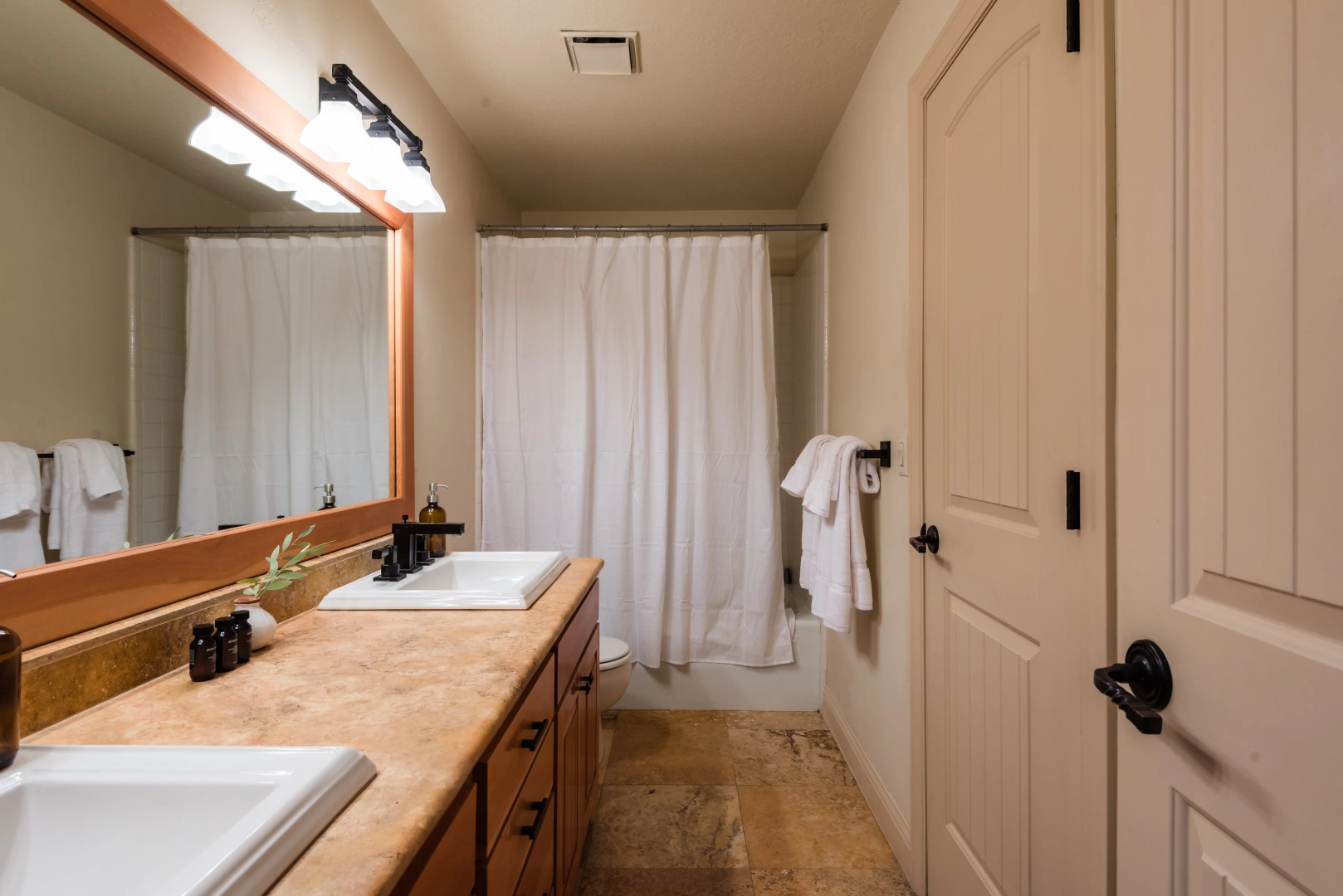 Charming Rustic Mountain Escape w/ Hot Tub & Table Tennis! ❤ by AvantStay