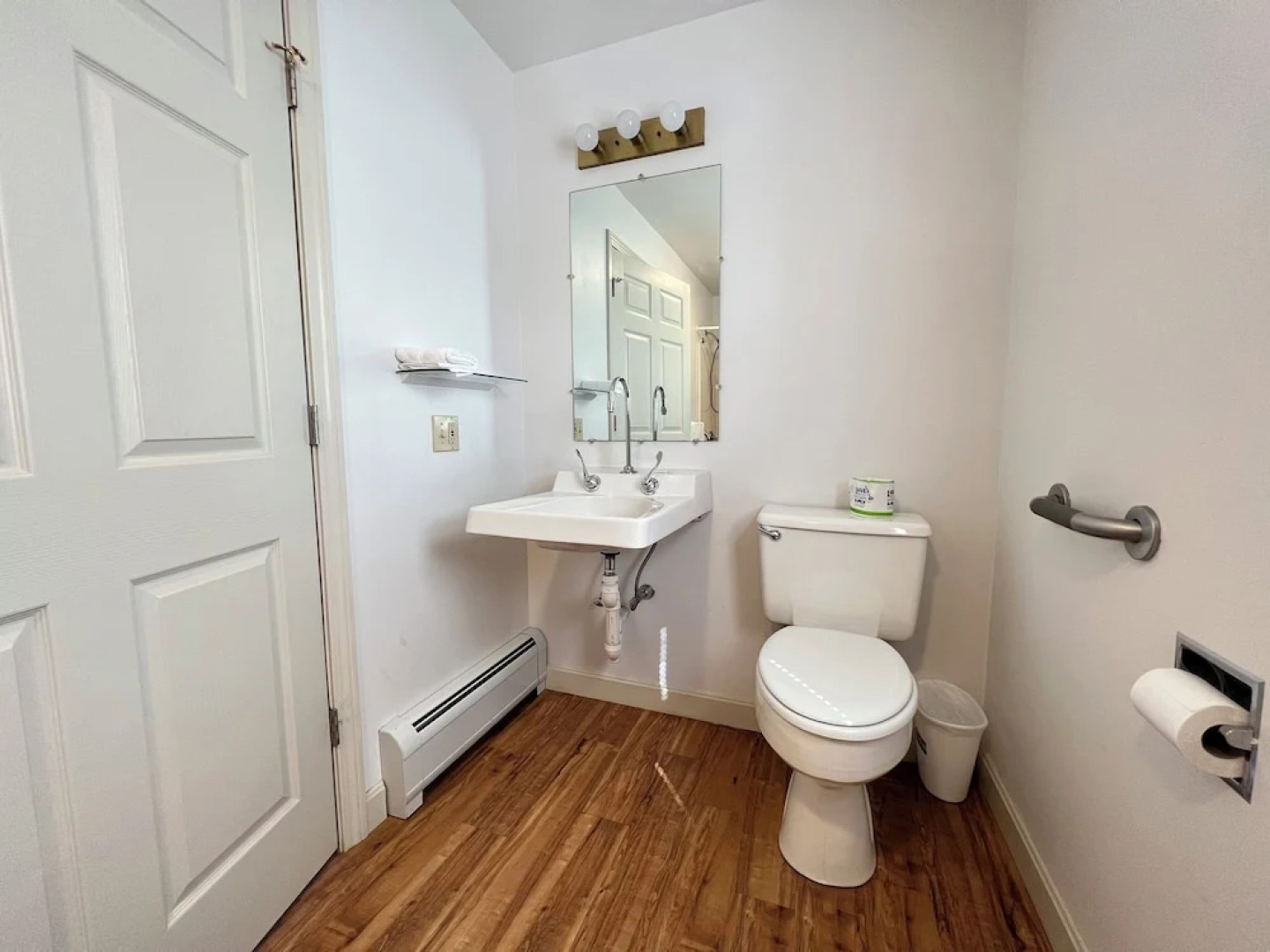 Island Pond Country Inn (Formerly the Lakefront Inn & Motel)