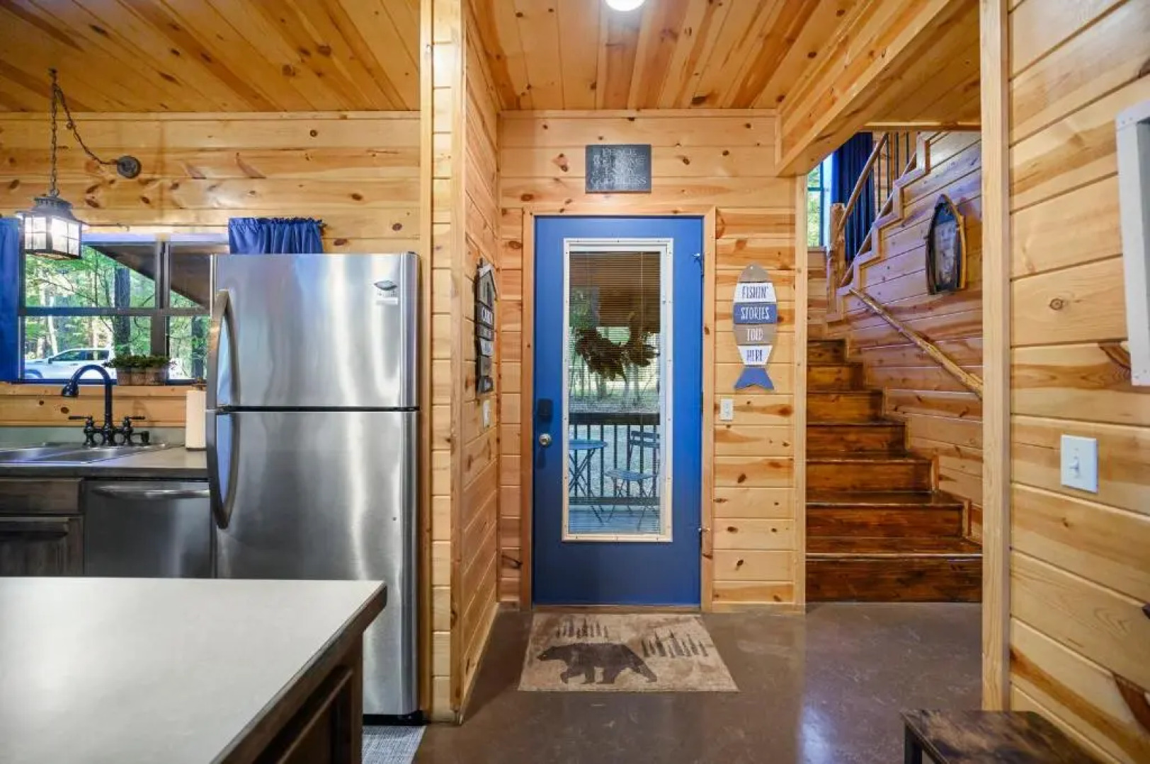 Hickory Bear - Secluded Cabin, Sleeps 10, New Hot Tub, Fire Pit, Arcade, Foosball Table & Deck Slide