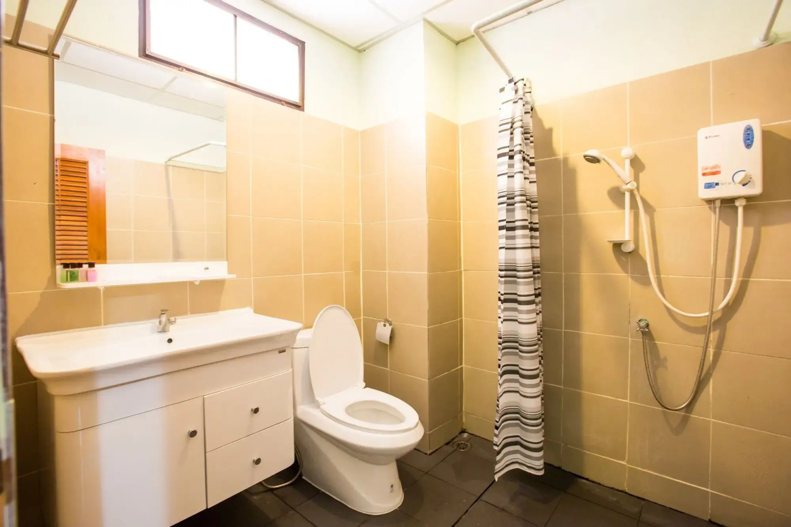 Banlanna Services Apartment