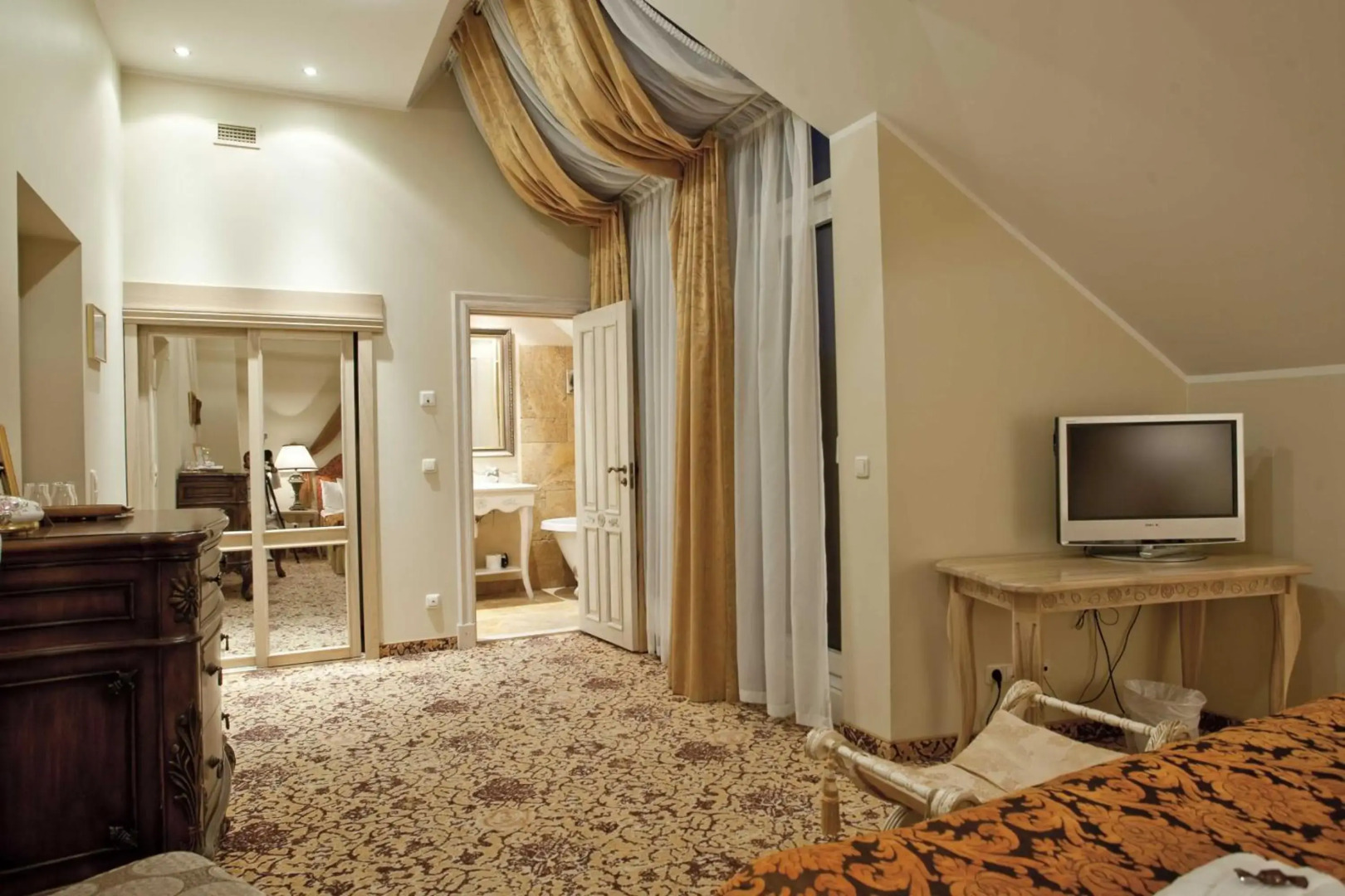 Отель Grand Rose SPA